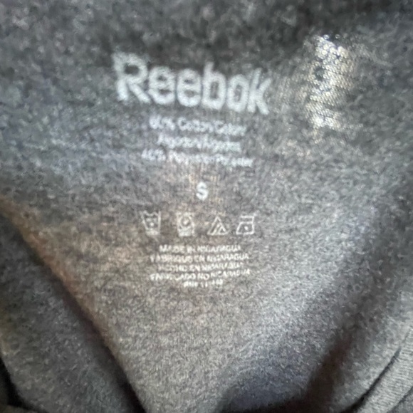 Reebok ladies gray T-shirt featuring red flag, size S - Picture 6 of 6